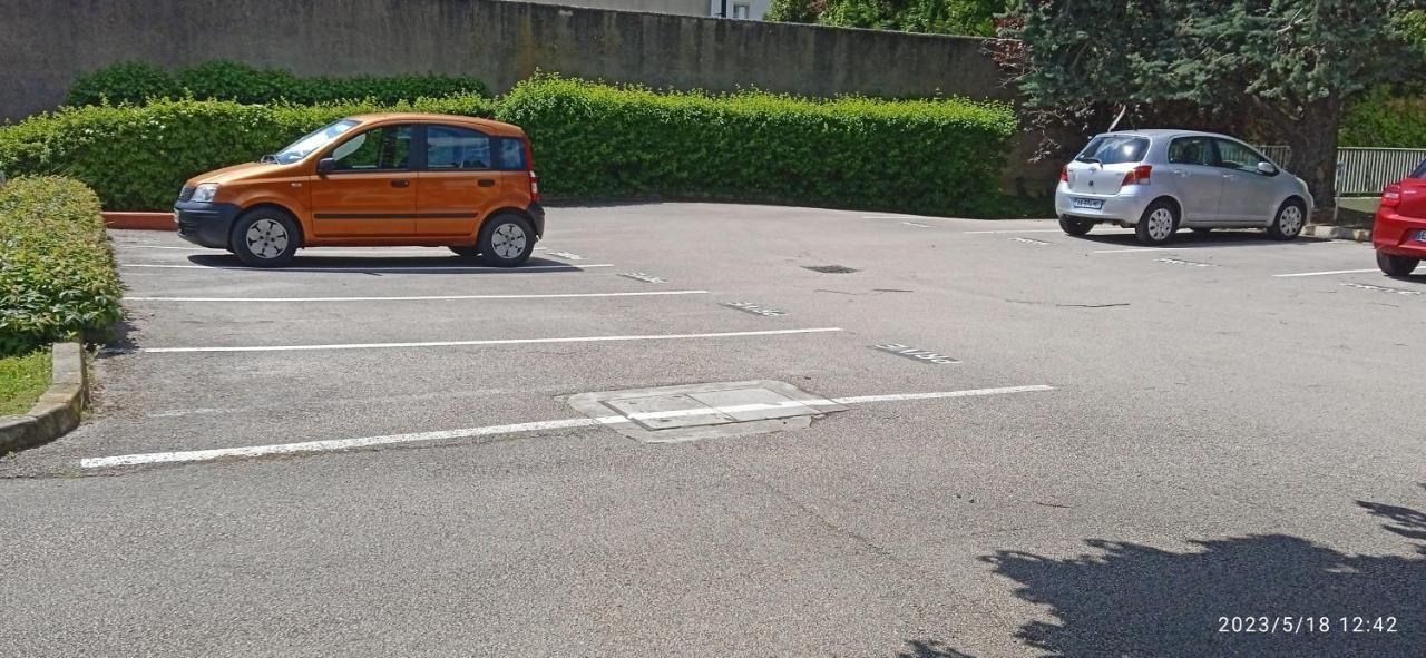 Le Phenix A Internet Haut Debit & Parking Dijon Kültér fotó