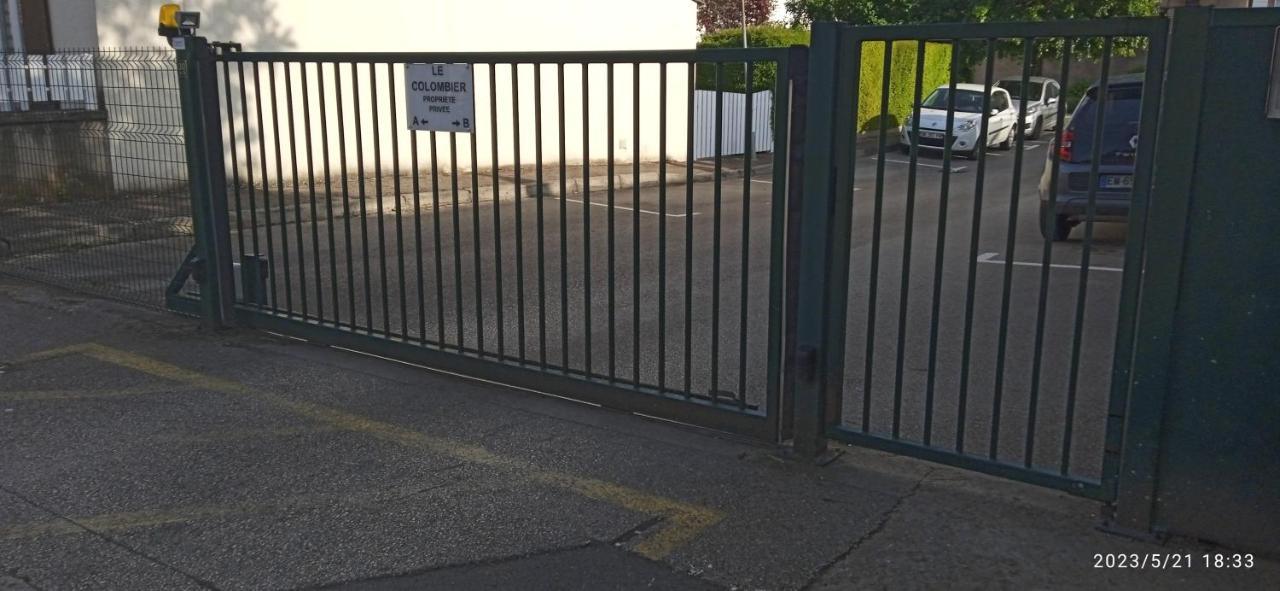 Le Phenix A Internet Haut Debit & Parking Dijon Kültér fotó