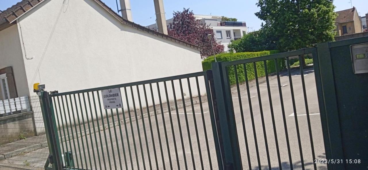 Le Phenix A Internet Haut Debit & Parking Dijon Kültér fotó